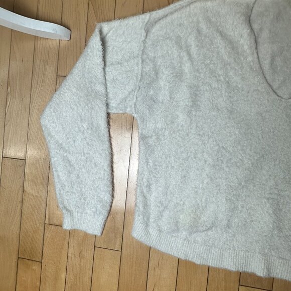FREE PEOPLE Creamy White Eyelash Soft Cropped V Neck Sweater Size Small - Picture 5 of 10